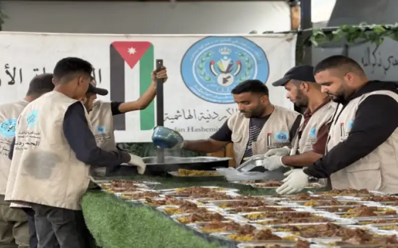 الحملة الأردنية للإغاثة تقدم وجبات لمرضى