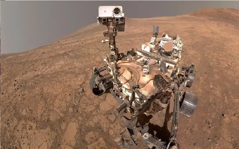 مركبة لناسا ترصد برقا مصغرا على