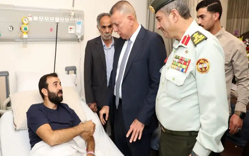 وزير الداخلية يزور مصابي المداهمة الأمنية