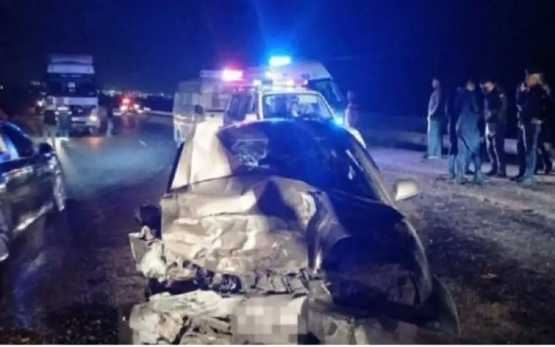 3 إصابات بحادث تصادم مركبتين على