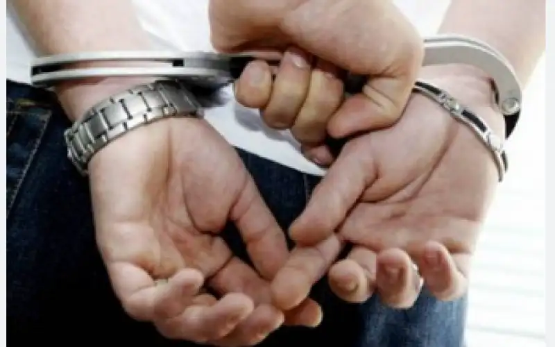 ضبط محتال باع كوبونات وهمية لثلاث