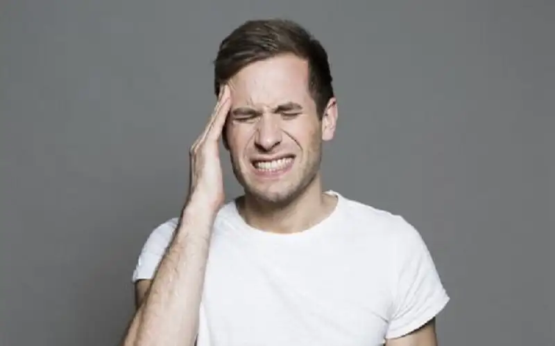 صداع آخر اليوم مجرد إرهاق أم