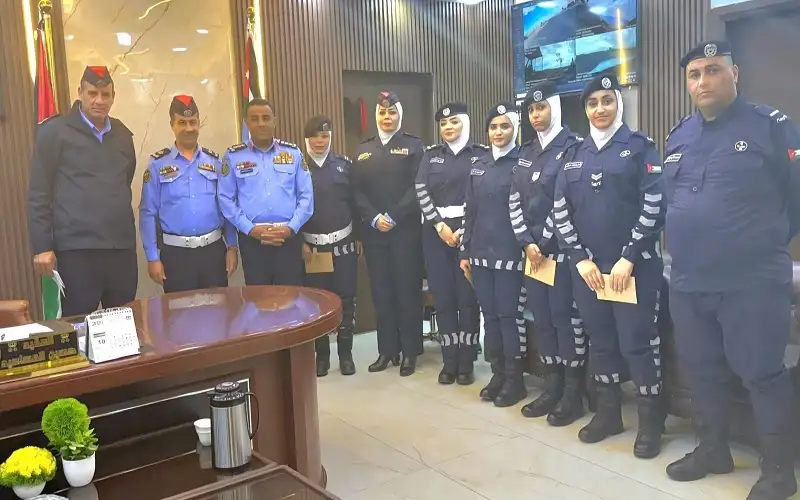 مدير الدوريات الخارجية يكرم طاقم دوريتين