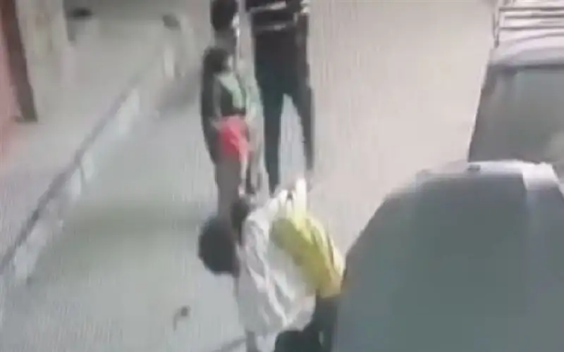 شاب يفقد وعيه بعد محاولة خنق