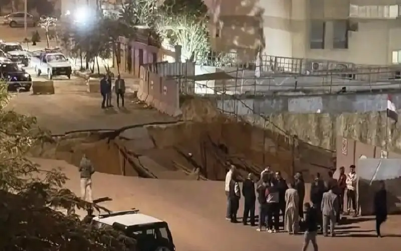 هبوط أرضي مفاجئ في القاهرة الجديدة