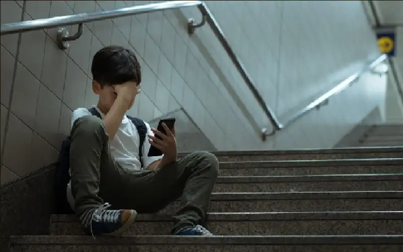 برلمان تشيلي يحظر الهواتف المحمولة في