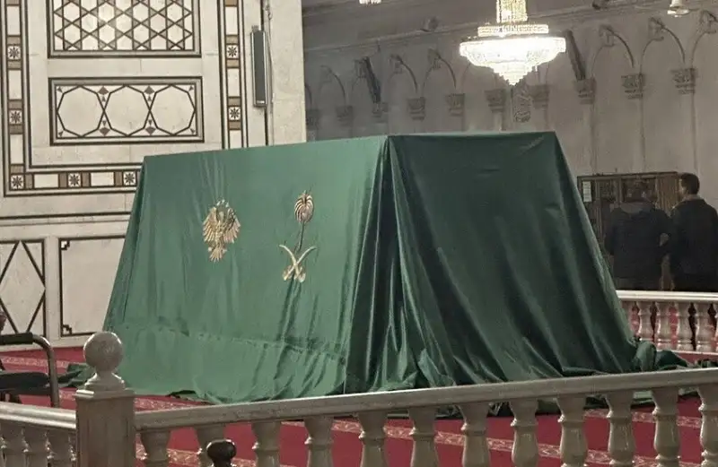 هدية سعودية غامضة تظهر داخل الجامع