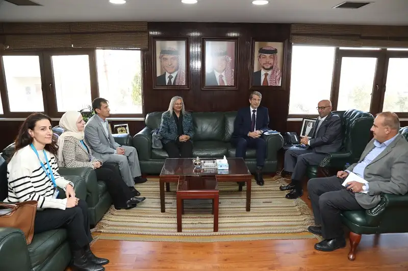 وزير المياه والري يستقبل ممثل منظمة