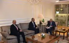 رئيس لجنة أمانة strongعمانstrong يلتقي مع