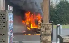 اشتعال النيران في حافلة مدرسية على