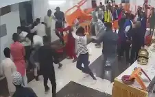 بسبب نقص الحلوى.. زفاف هندي يتحول