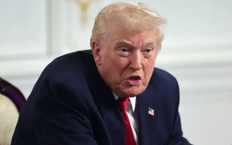 من الصواريخ للمخابرات .. ترامب يلقي