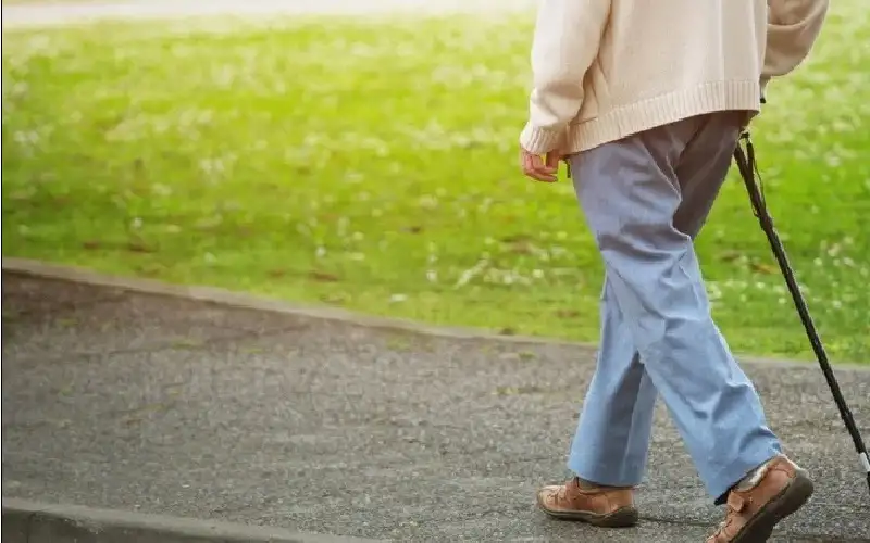 سرعة المشي تحدد مدى نجاح جراحة