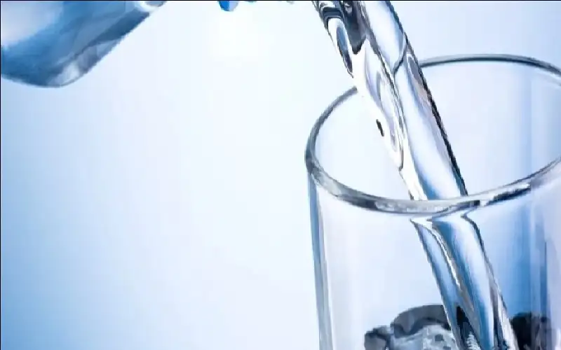 مضغ الماء.. طريقة جديدة لترطيب الجسم