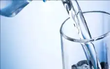 مضغ الماء.. طريقة جديدة لترطيب الجسم