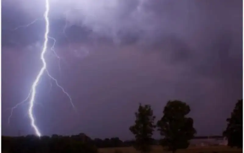 الأرصاد تحذر الأردنيين من البرق