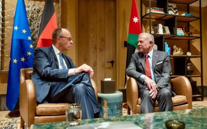 الملك والمستشار الألماني يبحثان سبل توطيد