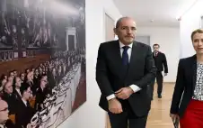 وstrongزيstrongر الخارجية يلتقي بمسؤولة السياسة الخارجية