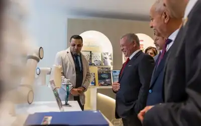 القبض على 13 مثليا بعد مداهمة