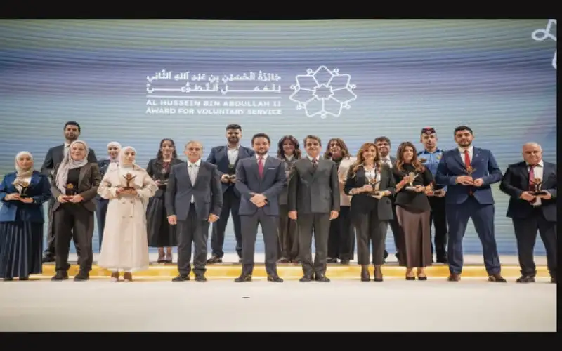 ولي العهد يكرم الفائزين بجائزة الحسين