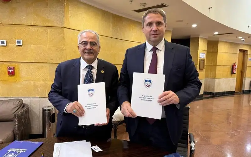 رئيس عمان الأهلية يشارك في المنتدى