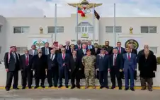 صحيفة نيسان ـ الملك يلتقي متقاعدين عسكريين خدموا إلى