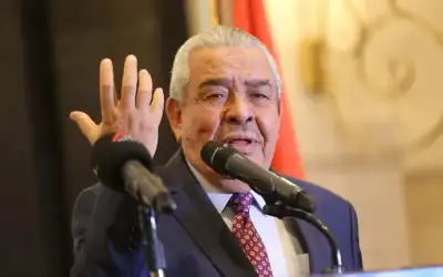 الشاعر راشد عيسى ينشد قصائد للفقراء