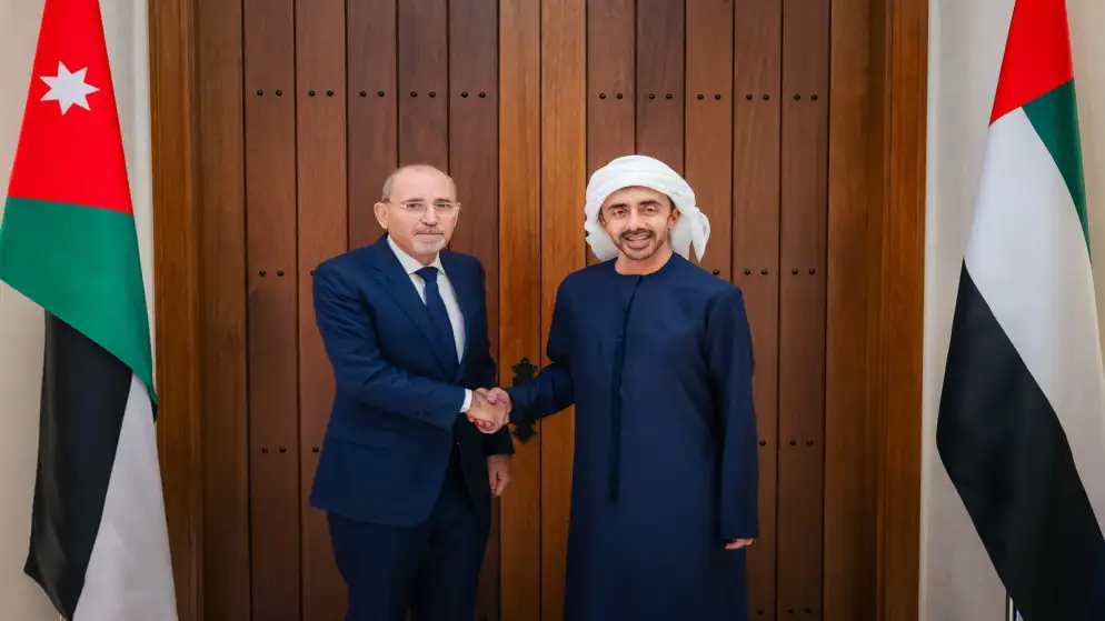 الصفدي يبحث مع نظيره الإماراتي الأوضاع