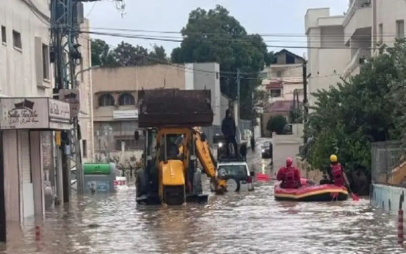 فيضانات تحاصر سكان عدد من المناطق