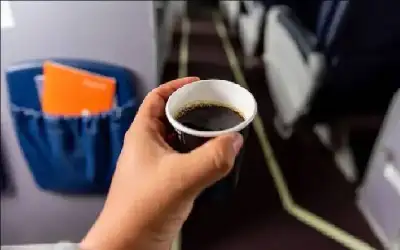 ميديا ـ مسافر يصنع الإسبريسو في الطائرة