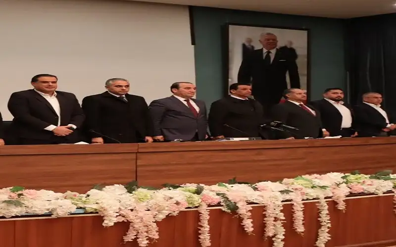 مجموعة من المقاولين يشكرون نقيب وأعضاء