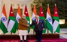 الملك يعقد مباحثات مع رئيس الوزراء