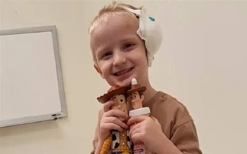 هجوم كلبين يشوه طفلا ويفقده أذنه