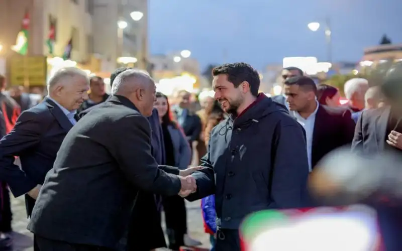 ولي العهد يهنئ أبناء الطوائف المسيحية