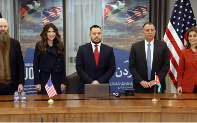 الأردن يوقع اتفاقية لتسهيل دخول المواطنين