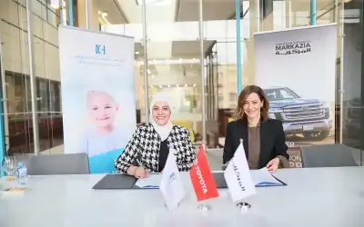 توأم مختلف في لون البشرة يثير