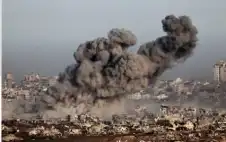 اسرائيل تجدد قصفها على غزة بسلسلة