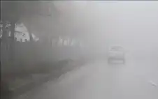 تدني مدى الرؤية على طريق strongمطار