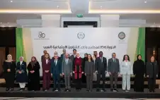 الوstrongزيstrongرة القطرية النعيمي تشارك بدورة مجلس