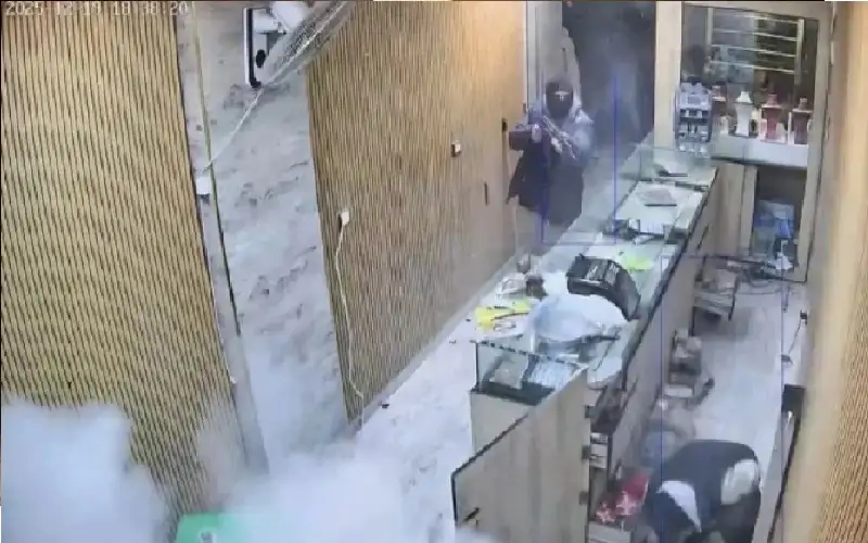 حلب: ملثمان يقتحمان محل ذهب ويسقطان