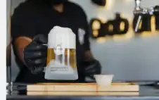 السعودية توسع نطاق بيع الكحول ليشمل