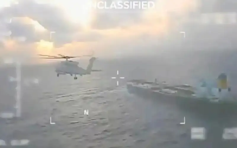 واشنطن تحتجز ناقلة نفط ثالثة قرب