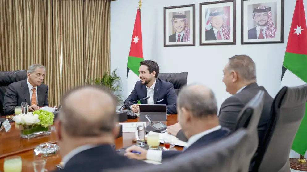 ولي العهد يؤكد أهمية جهود الحكومة