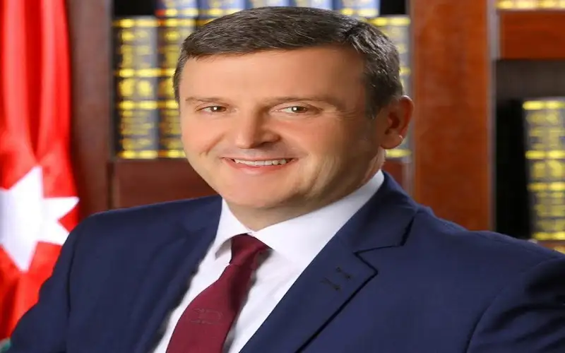 رئيس لجنة السياحة والآثار النيابية يضيء