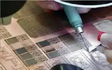 هوائيات مصغرة محمولة للاتصالات تحت الماء