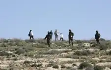 إصابة فلسطيني جراء إطلاق المستوطنين النار