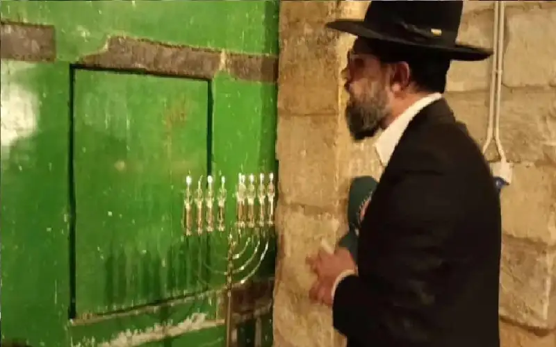 تعهدات بتقسيم الأقصى وفرض للطقوس والأدوات