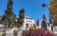 الحكومة: المتقاعدون وفق قرار إنهاء الخدمة