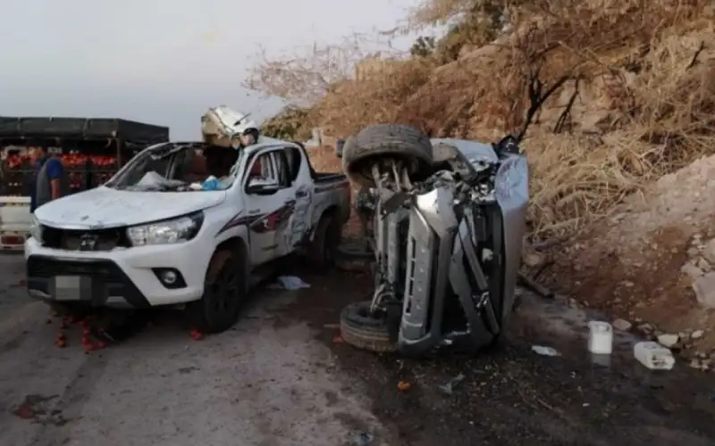 حادث تصادم بين 3 مركبات على