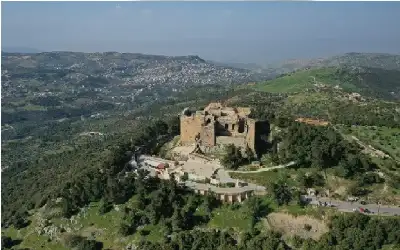 إيران تقول إنها احتجزت ناقلة أجنبية